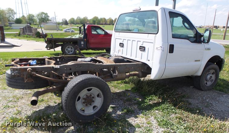 image for item DA3468 2006 Ford F350 Super Duty pickup truck chassis