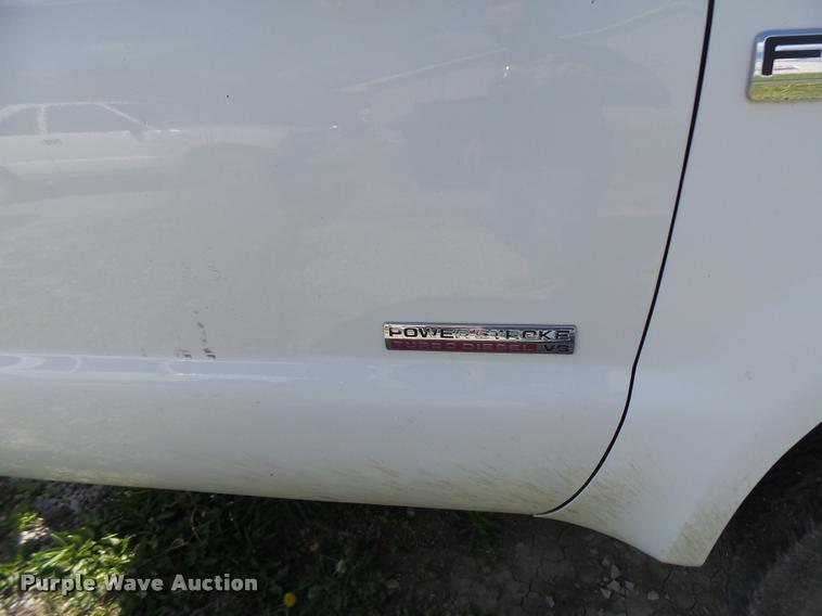 image for item DA3468 2006 Ford F350 Super Duty pickup truck chassis