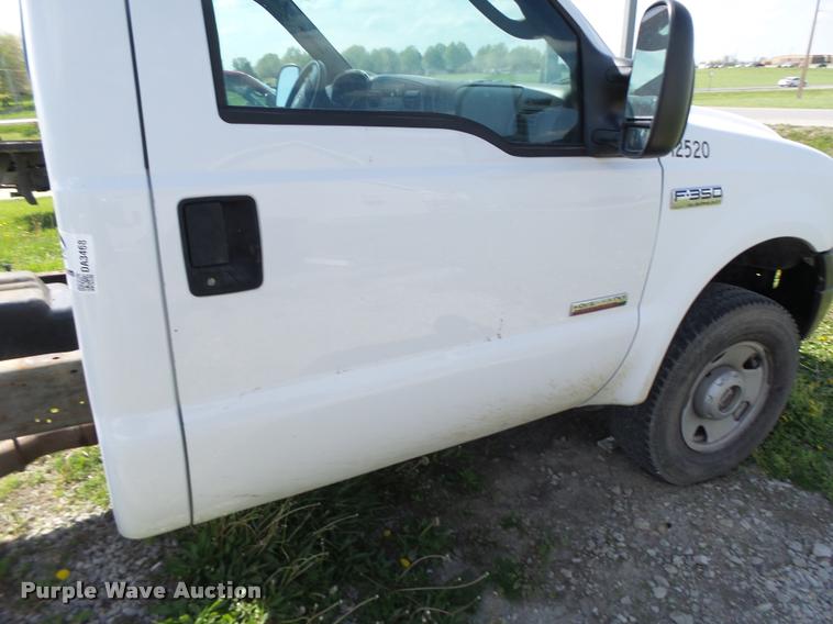 image for item DA3468 2006 Ford F350 Super Duty pickup truck chassis