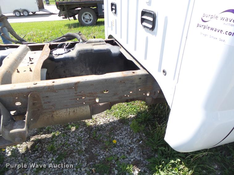 image for item DA3468 2006 Ford F350 Super Duty pickup truck chassis