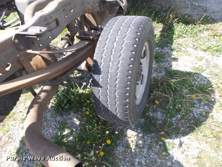 image for item DA3468 2006 Ford F350 Super Duty pickup truck chassis