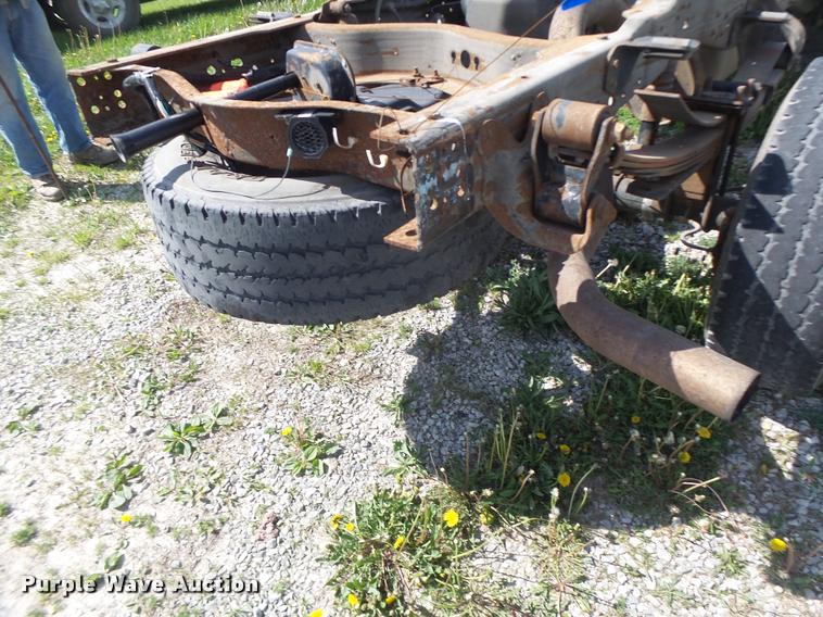 image for item DA3468 2006 Ford F350 Super Duty pickup truck chassis