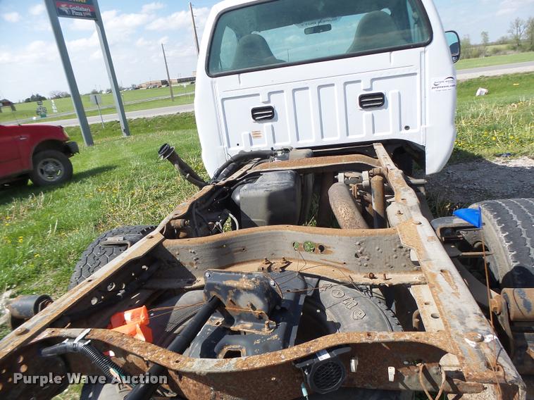 image for item DA3468 2006 Ford F350 Super Duty pickup truck chassis