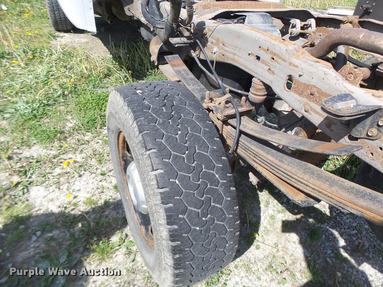 image for item DA3468 2006 Ford F350 Super Duty pickup truck chassis