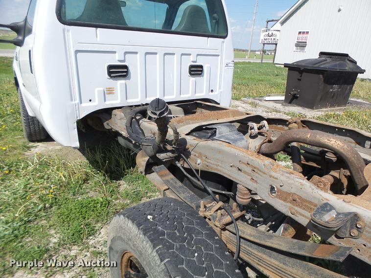 image for item DA3468 2006 Ford F350 Super Duty pickup truck chassis