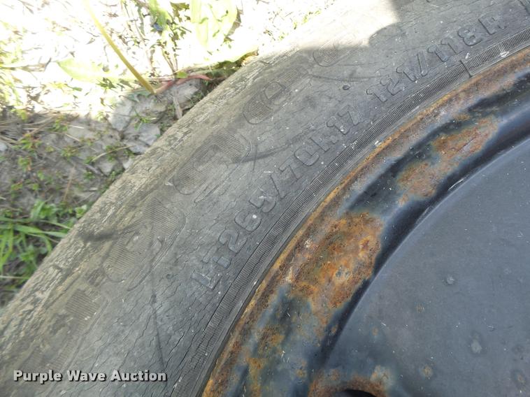 image for item DA3468 2006 Ford F350 Super Duty pickup truck chassis