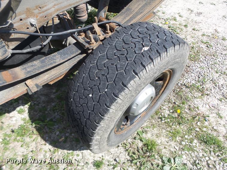 image for item DA3468 2006 Ford F350 Super Duty pickup truck chassis