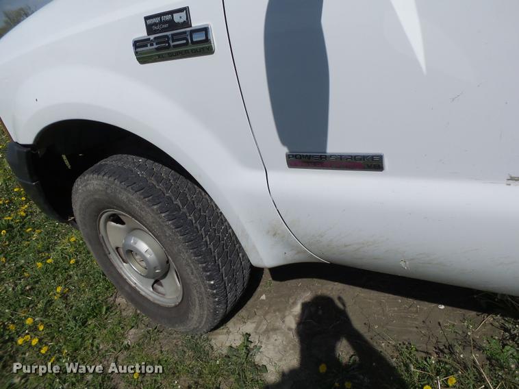 image for item DA3468 2006 Ford F350 Super Duty pickup truck chassis