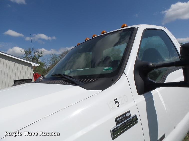 image for item DA3468 2006 Ford F350 Super Duty pickup truck chassis