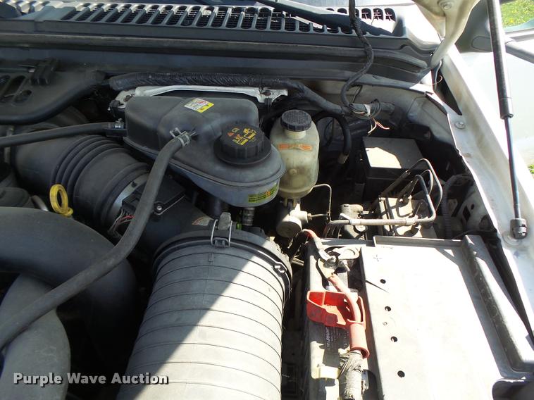 image for item DA3468 2006 Ford F350 Super Duty pickup truck chassis