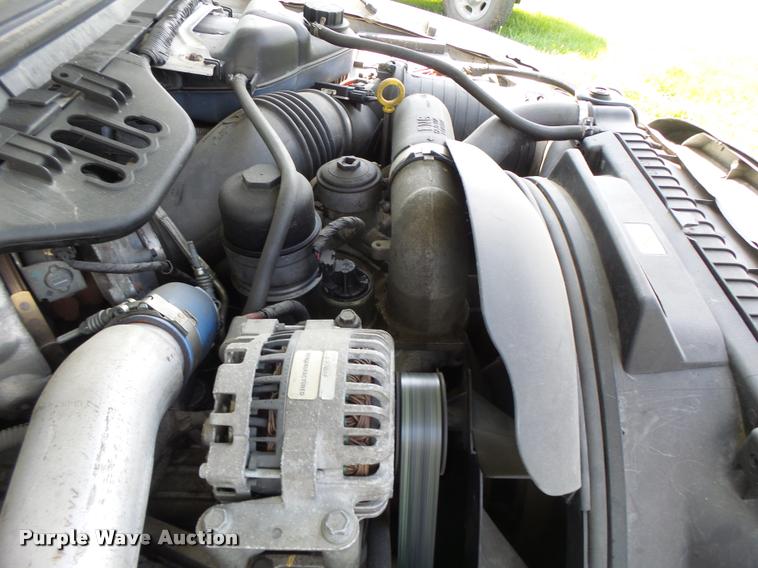 image for item DA3468 2006 Ford F350 Super Duty pickup truck chassis