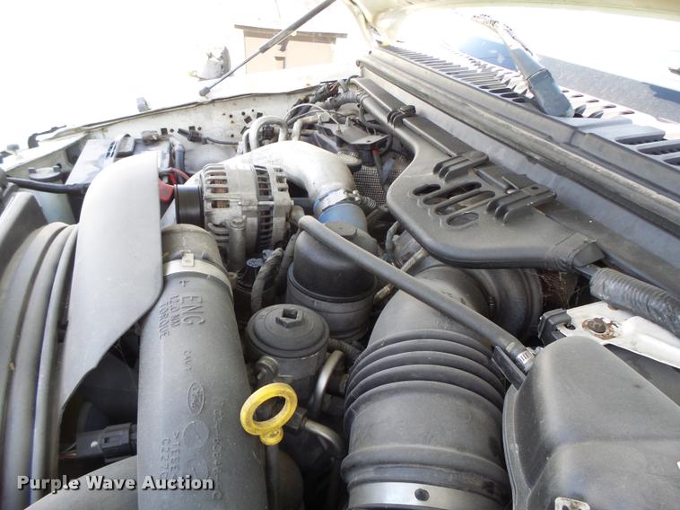 image for item DA3468 2006 Ford F350 Super Duty pickup truck chassis