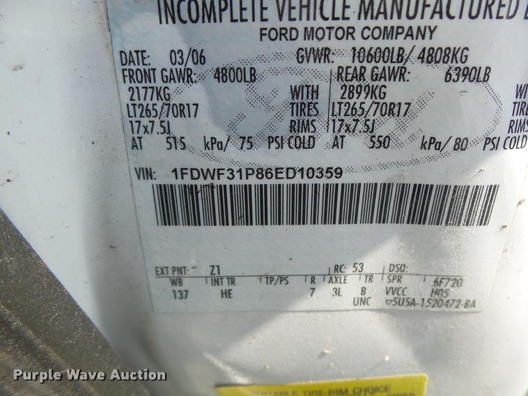 image for item DA3468 2006 Ford F350 Super Duty pickup truck chassis