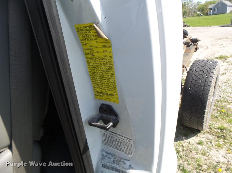 image for item DA3468 2006 Ford F350 Super Duty pickup truck chassis