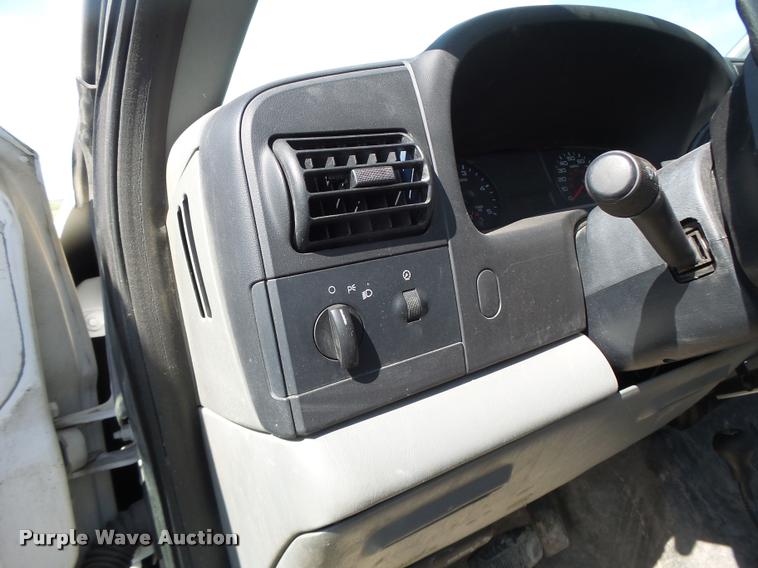 image for item DA3468 2006 Ford F350 Super Duty pickup truck chassis