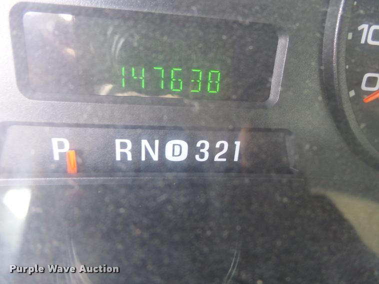 image for item DA3468 2006 Ford F350 Super Duty pickup truck chassis