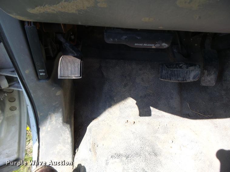 image for item DA3468 2006 Ford F350 Super Duty pickup truck chassis