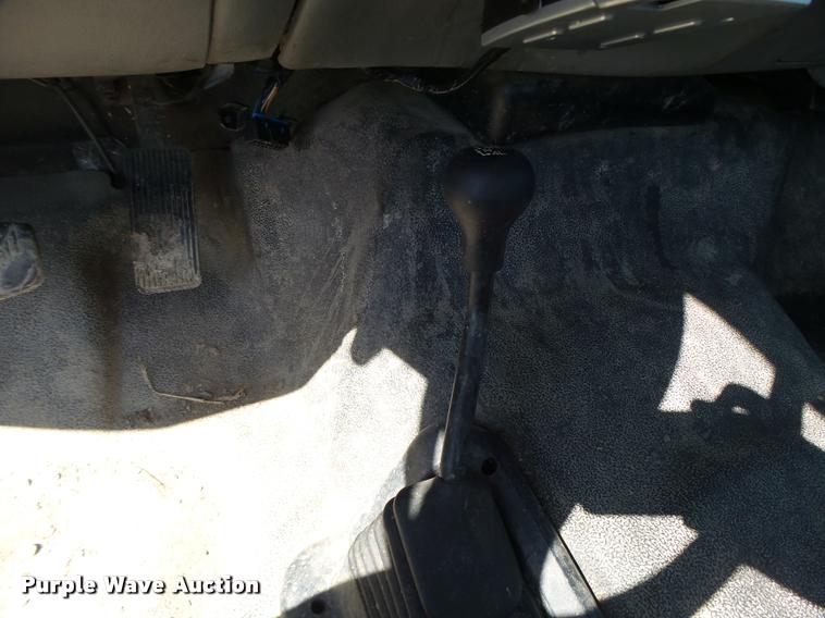 image for item DA3468 2006 Ford F350 Super Duty pickup truck chassis