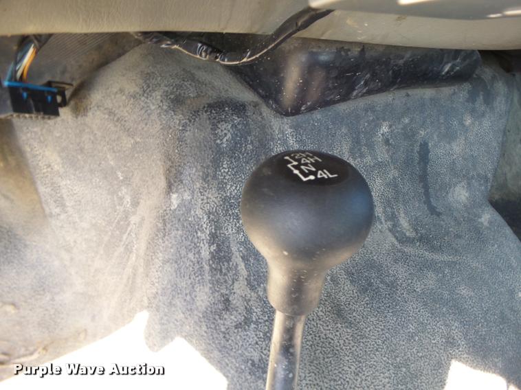 image for item DA3468 2006 Ford F350 Super Duty pickup truck chassis