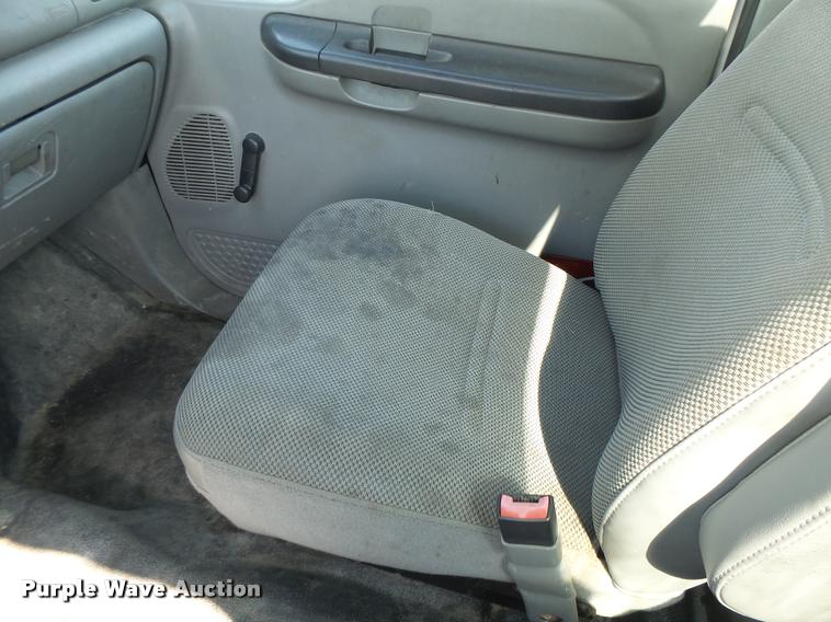 image for item DA3468 2006 Ford F350 Super Duty pickup truck chassis