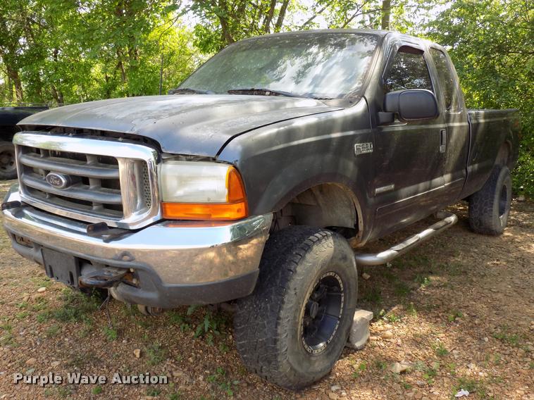 image for item DA6073 2003 Ford F250 Super Duty SuperCab pickup truck