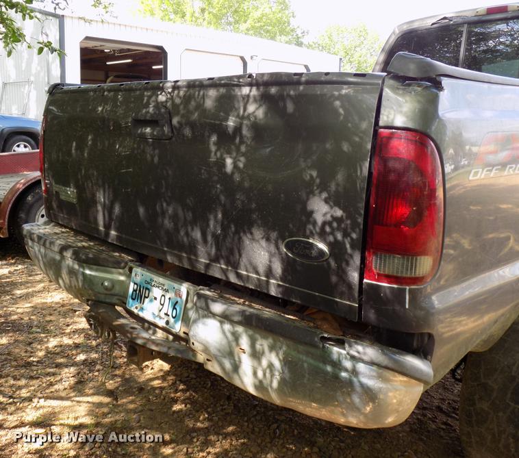 image for item DA6073 2003 Ford F250 Super Duty SuperCab pickup truck