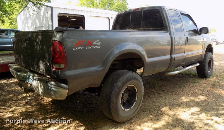 image for item DA6073 2003 Ford F250 Super Duty SuperCab pickup truck