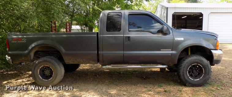 image for item DA6073 2003 Ford F250 Super Duty SuperCab pickup truck