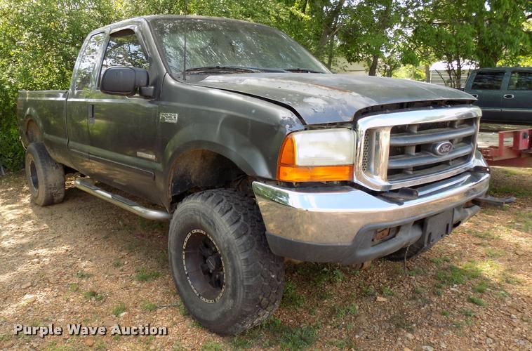 image for item DA6073 2003 Ford F250 Super Duty SuperCab pickup truck