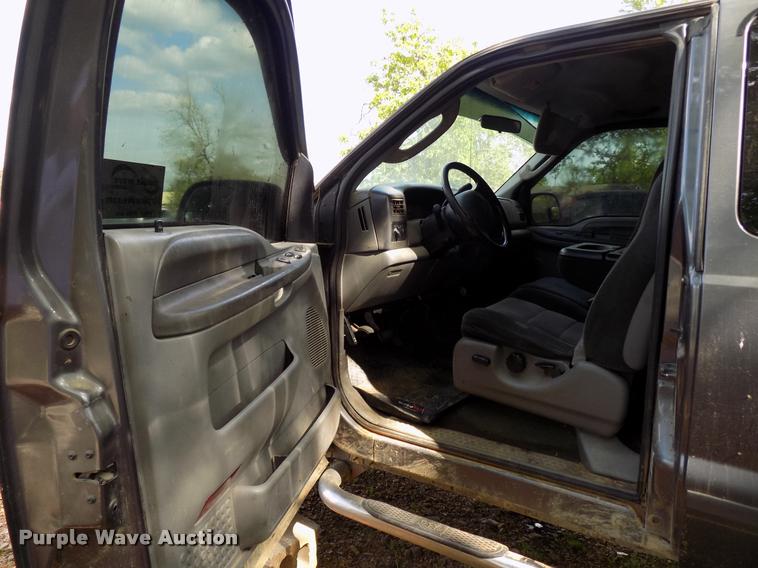 image for item DA6073 2003 Ford F250 Super Duty SuperCab pickup truck