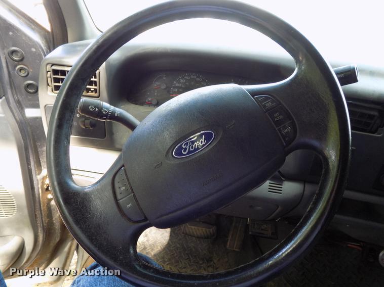 image for item DA6073 2003 Ford F250 Super Duty SuperCab pickup truck