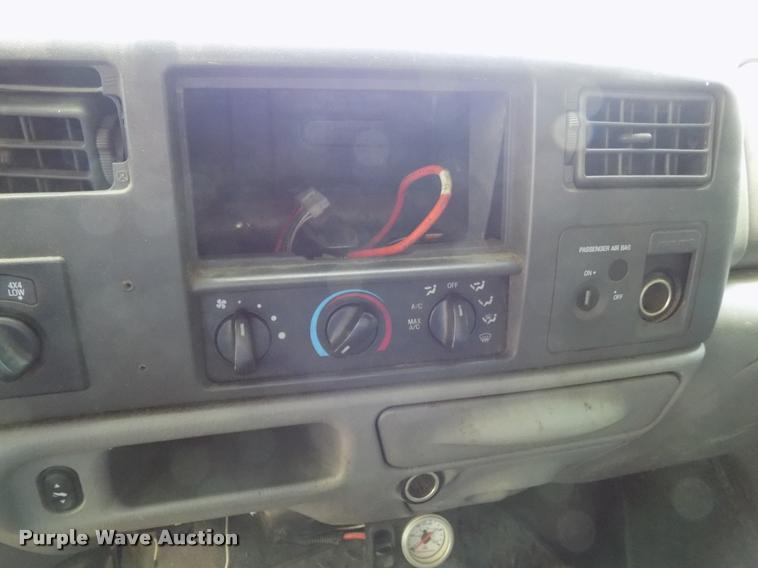 image for item DA6073 2003 Ford F250 Super Duty SuperCab pickup truck