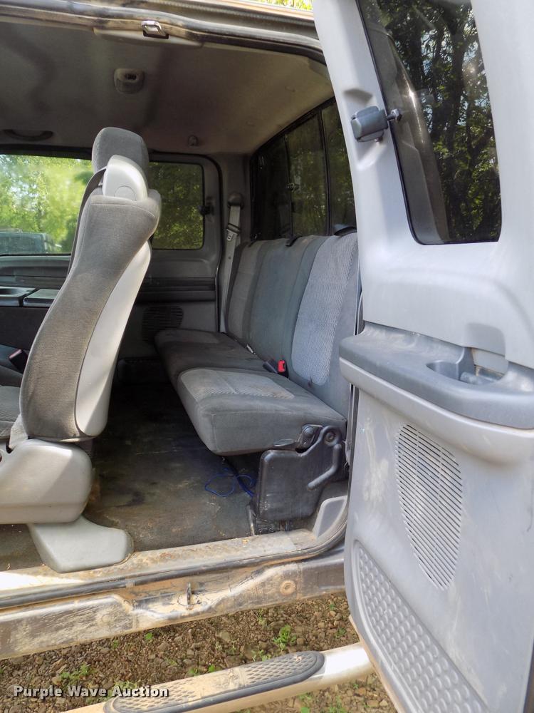 image for item DA6073 2003 Ford F250 Super Duty SuperCab pickup truck