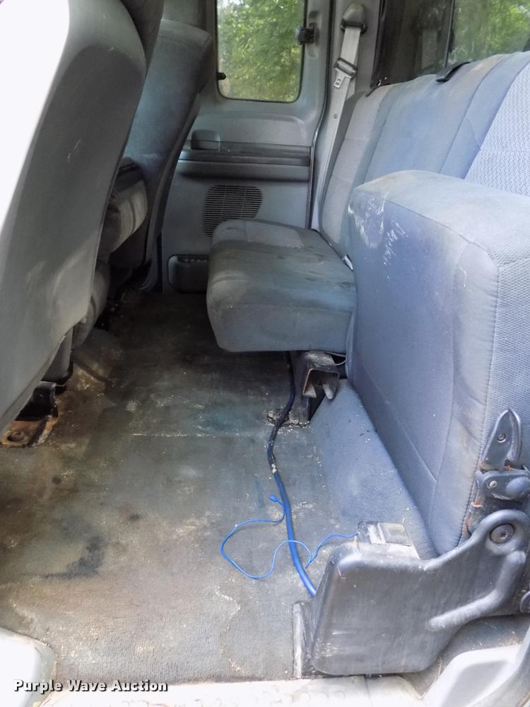 image for item DA6073 2003 Ford F250 Super Duty SuperCab pickup truck