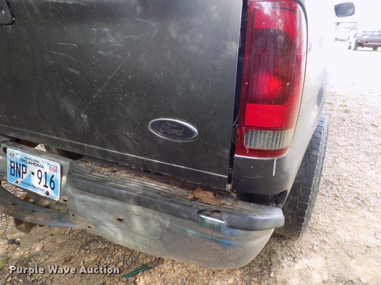 image for item DA6073 2003 Ford F250 Super Duty SuperCab pickup truck