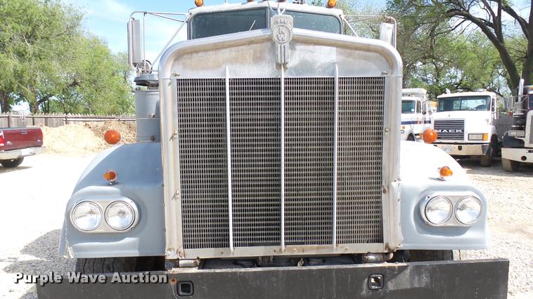 image for item DA7805 1974 Kenworth truck chassis