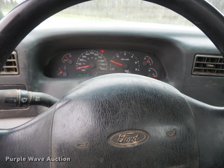 image for item DA8053 2002 Ford F450 Super Duty service truck