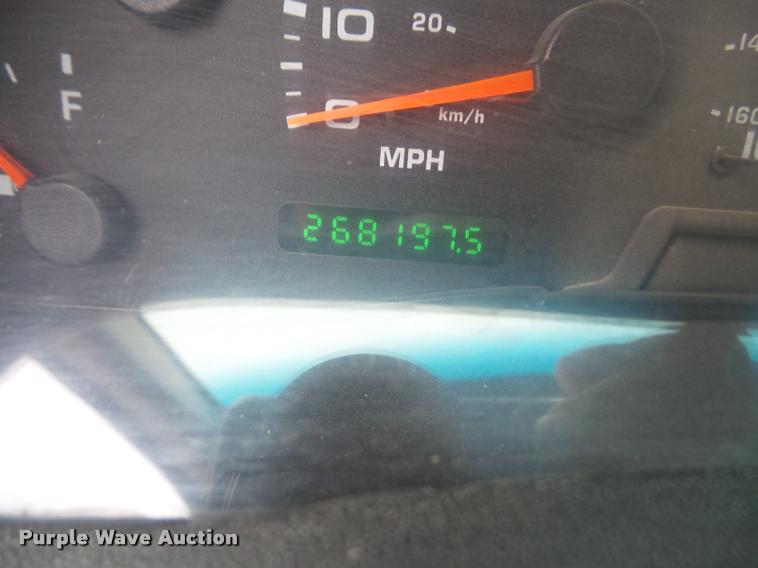 image for item DA8053 2002 Ford F450 Super Duty service truck