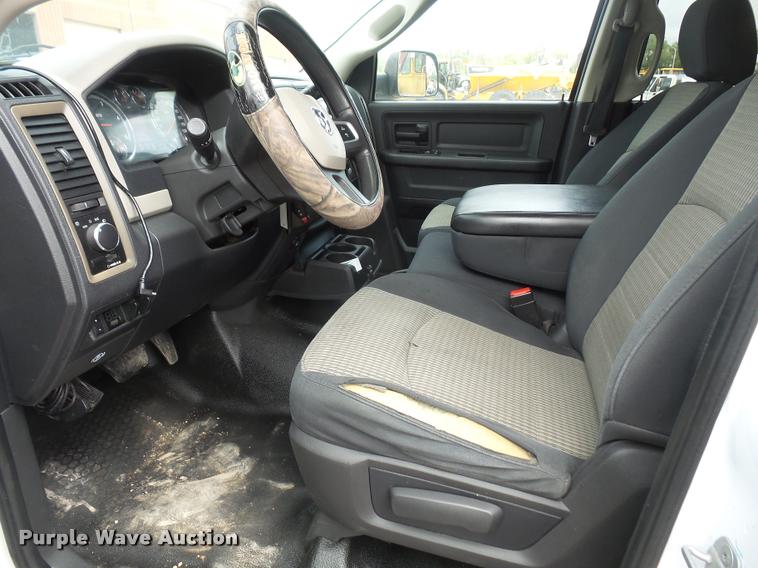 image for item DA8079 2011 Dodge Ram 4500 Crew Cab flatbed truck