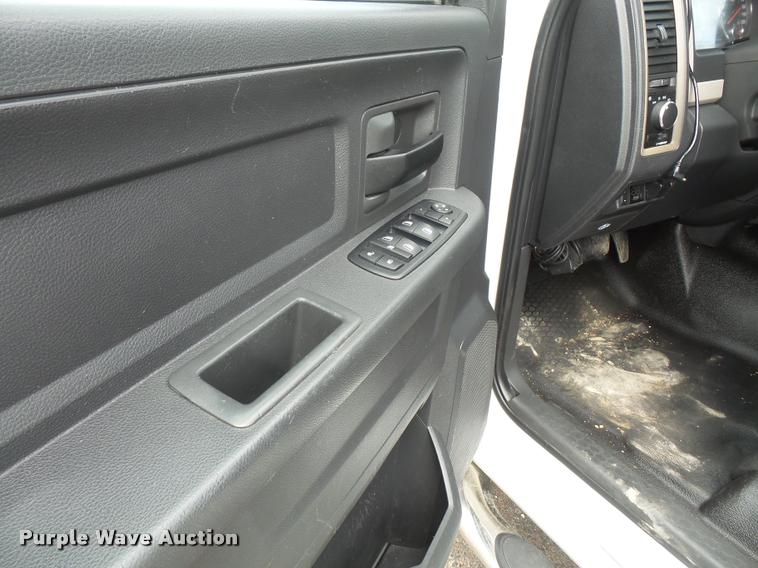 image for item DA8079 2011 Dodge Ram 4500 Crew Cab flatbed truck