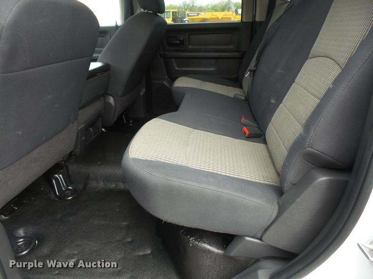 image for item DA8079 2011 Dodge Ram 4500 Crew Cab flatbed truck