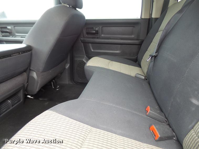 image for item DA8079 2011 Dodge Ram 4500 Crew Cab flatbed truck