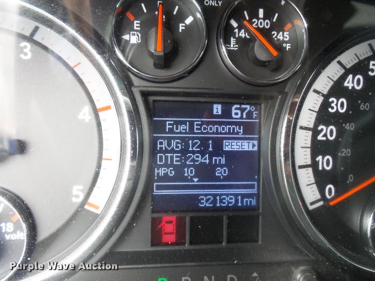 image for item DA8079 2011 Dodge Ram 4500 Crew Cab flatbed truck