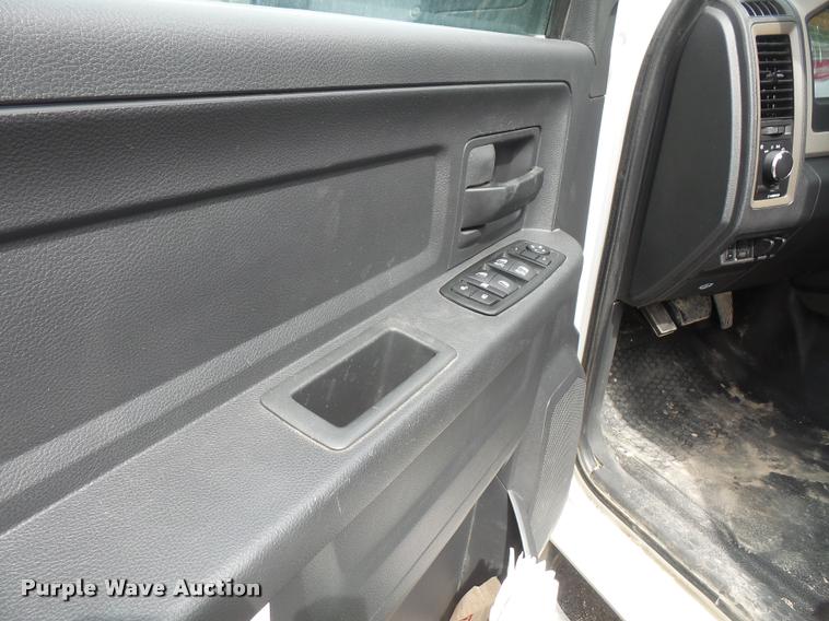 image for item DA8100 2012 Dodge Ram 5500 Crew Cab flatbed truck