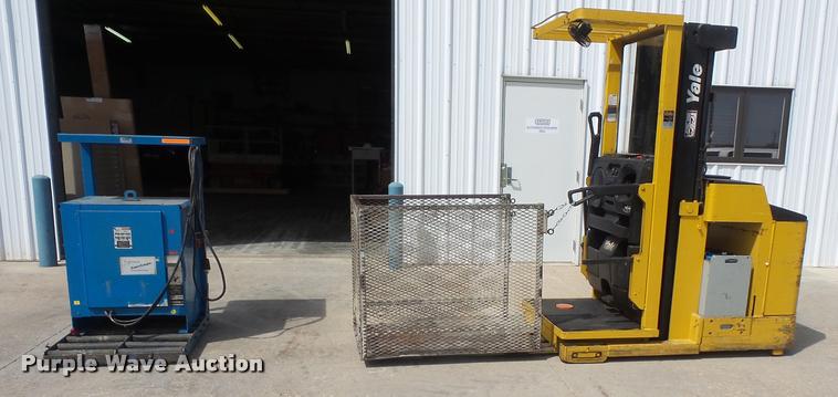 image for item DA8103 Yale C826N01833X forklift