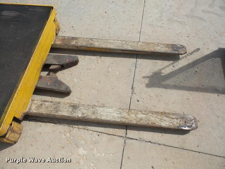 image for item DA8103 Yale C826N01833X forklift