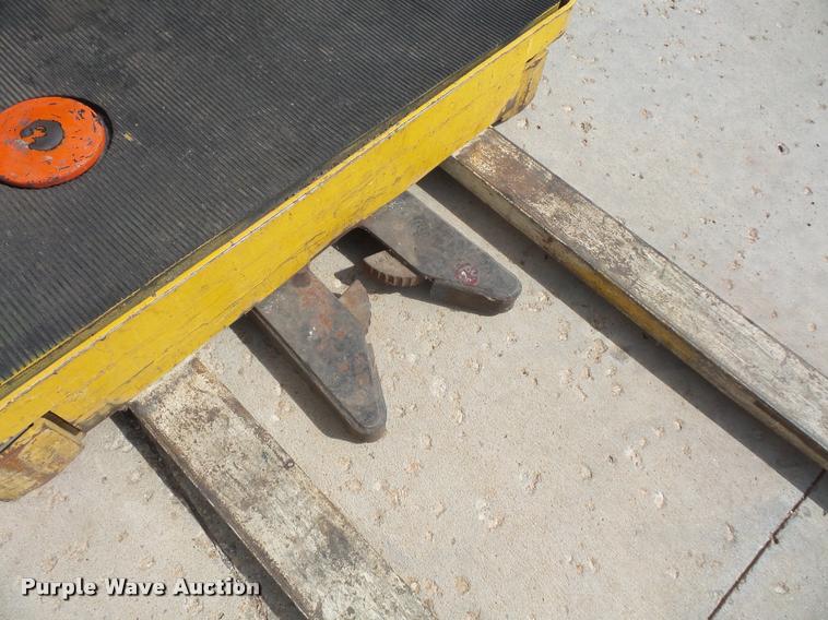 image for item DA8103 Yale C826N01833X forklift