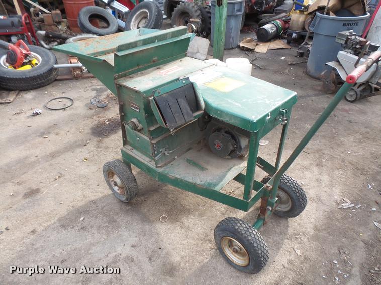 WW Grinder wood chipper in Tonganoxie, KS Item DA8120 sold Purple Wave