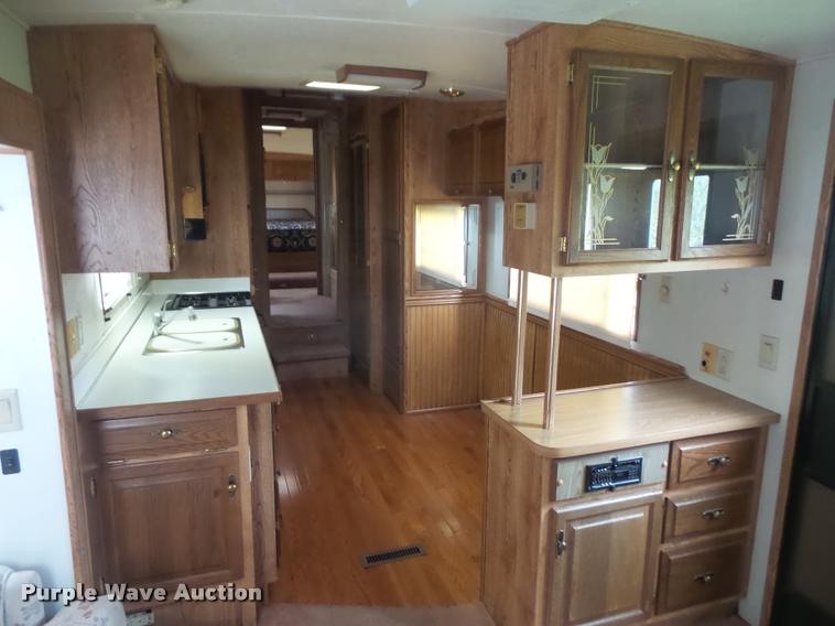 image for item DA8124 1991 Carriage camper