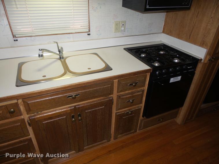 image for item DA8124 1991 Carriage camper